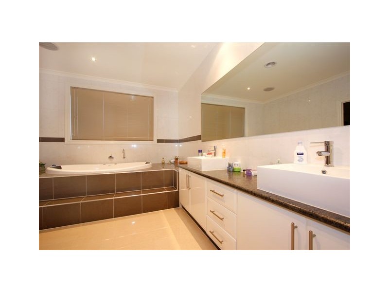 19 Sigvard Boulevard, Hallam VIC 3803