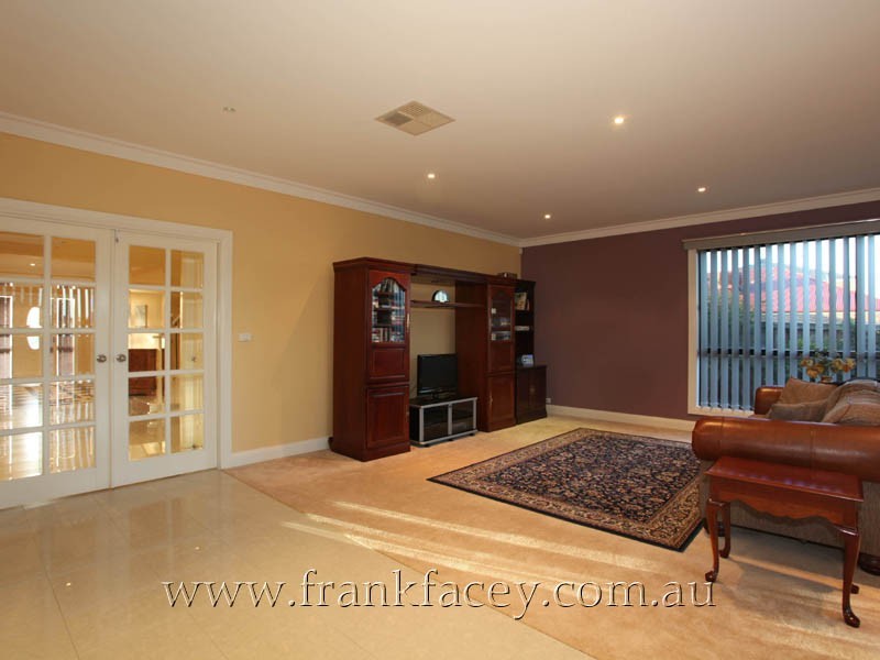 44 Ellen Road, Narre Warren South VIC 3805