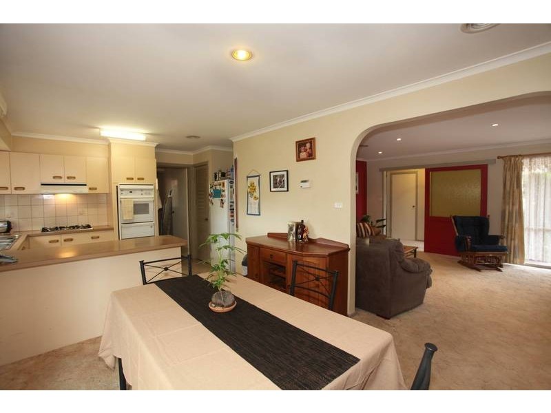 16 Weeden Crescent, Hallam VIC 3803