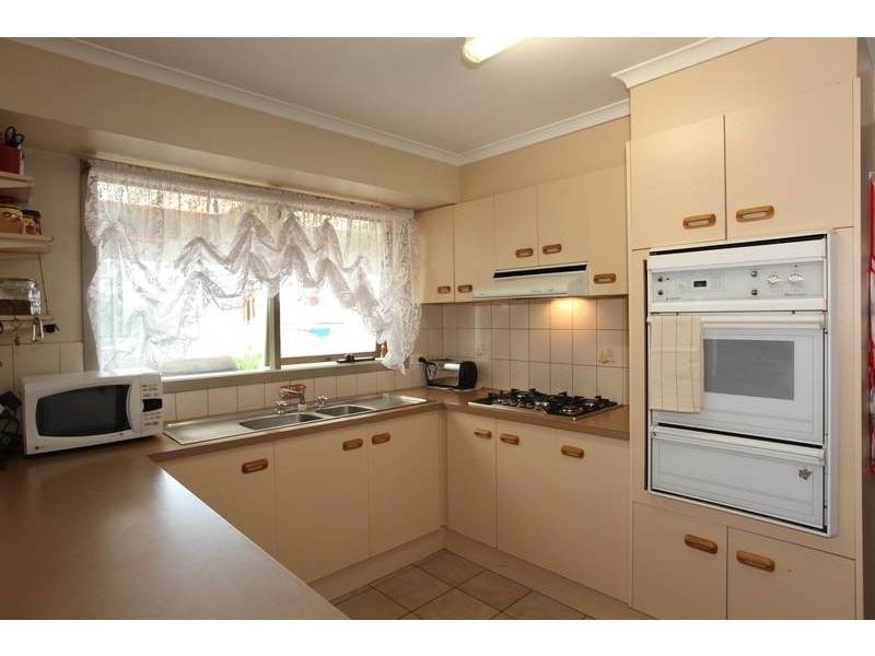 16 Weeden Crescent, Hallam VIC 3803