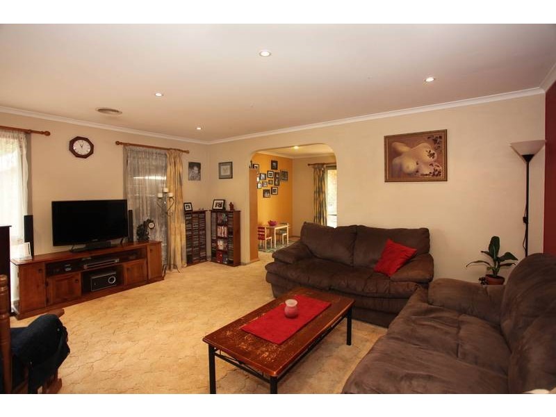 16 Weeden Crescent, Hallam VIC 3803