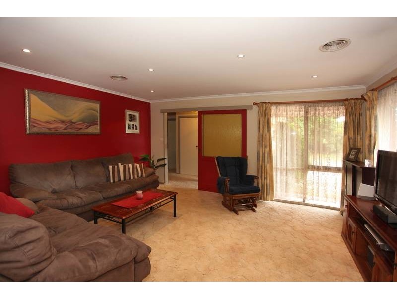 16 Weeden Crescent, Hallam VIC 3803