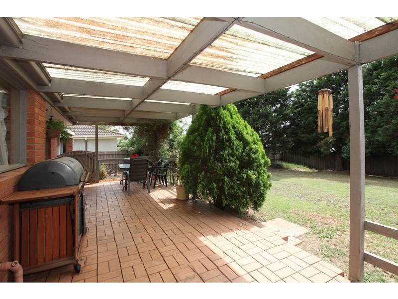 16 Weeden Crescent, Hallam VIC 3803