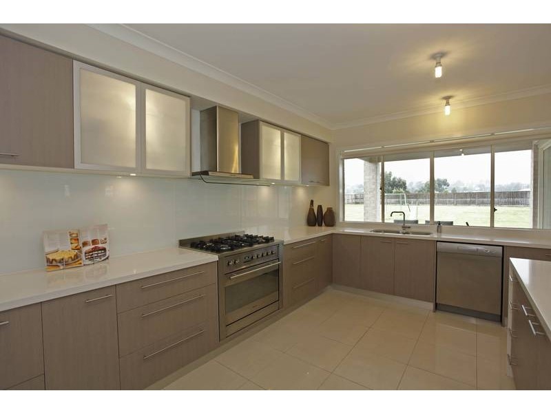 4 Holly Green Court, Narre Warren North VIC 3804