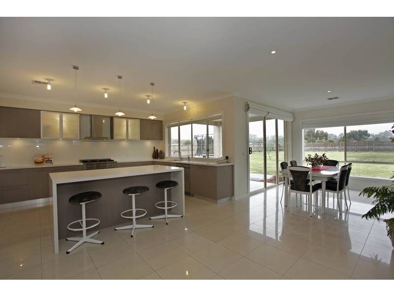 4 Holly Green Court, Narre Warren North VIC 3804