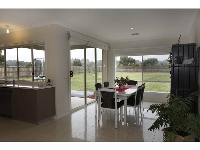 4 Holly Green Court, Narre Warren North VIC 3804