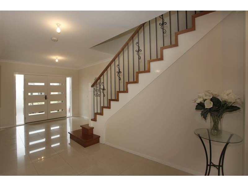 4 Holly Green Court, Narre Warren North VIC 3804