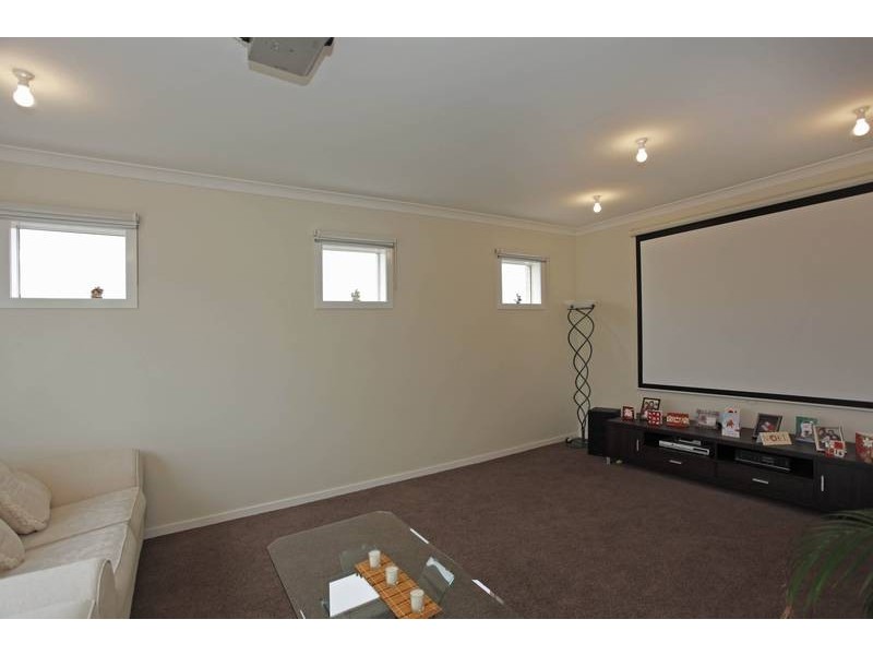 4 Holly Green Court, Narre Warren North VIC 3804