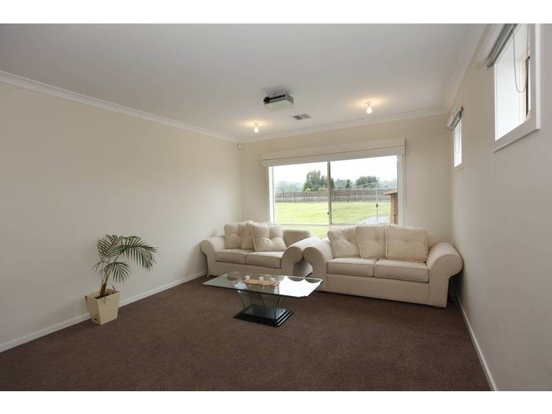 4 Holly Green Court, Narre Warren North VIC 3804