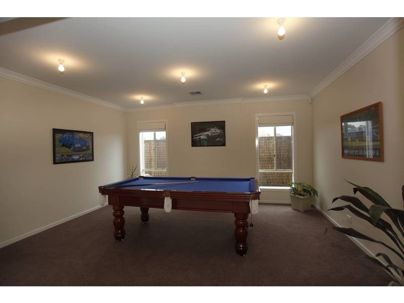 4 Holly Green Court, Narre Warren North VIC 3804