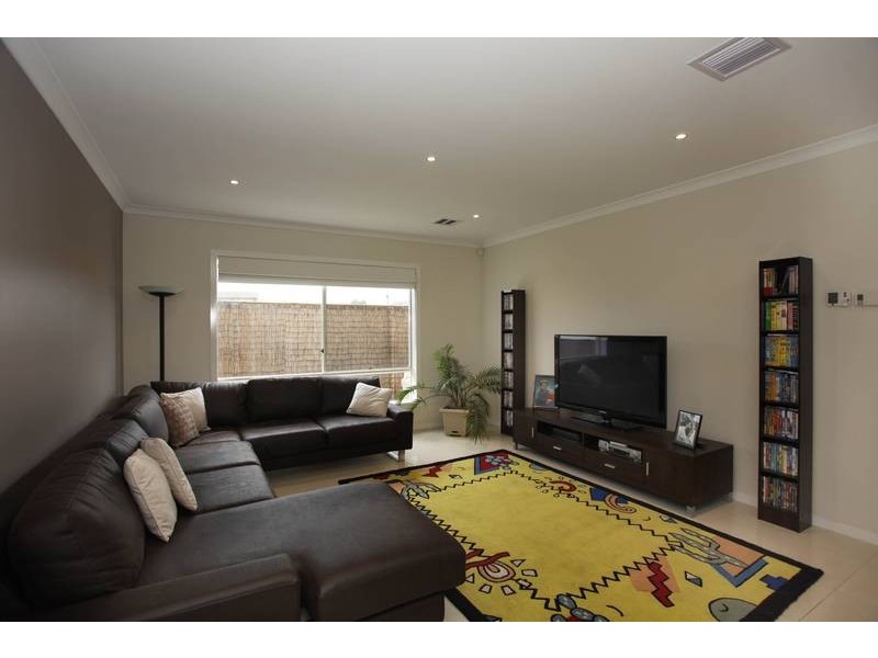 4 Holly Green Court, Narre Warren North VIC 3804