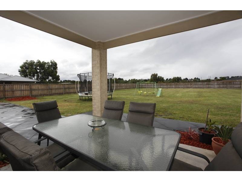 4 Holly Green Court, Narre Warren North VIC 3804