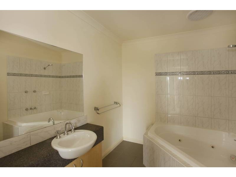 1 Cropton Place, Narre Warren South VIC 3805