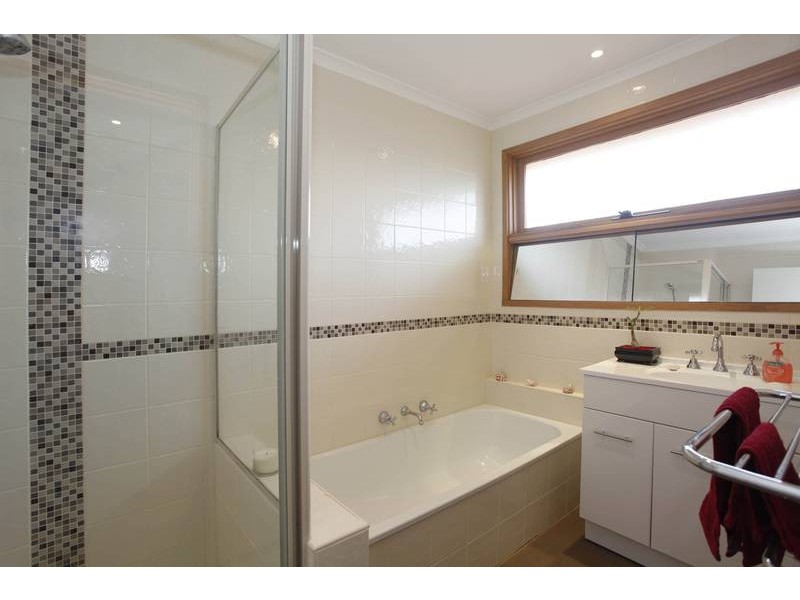 24 Facey Court, Narre Warren VIC 3805