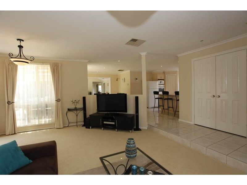 2 Ella Court, Narre Warren VIC 3805