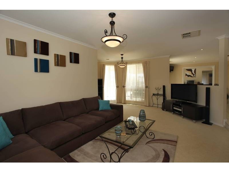 2 Ella Court, Narre Warren VIC 3805