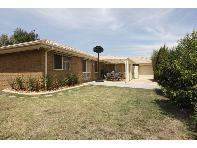 2 Ella Court, Narre Warren VIC 3805