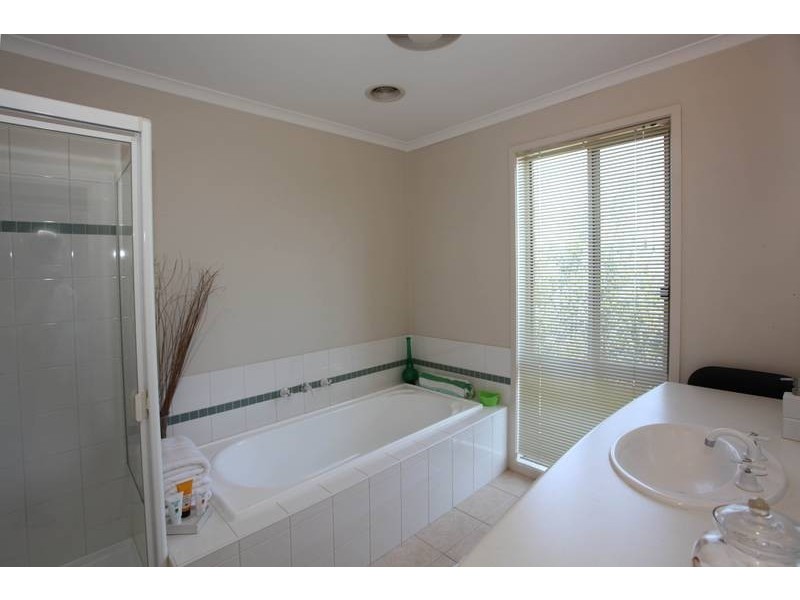 13 Shay Close, Narre Warren South VIC 3805