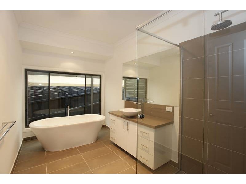 3 Otterburn Drive, Berwick VIC 3806