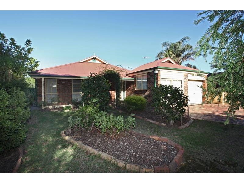 10 Nullica Court, Berwick VIC 3806