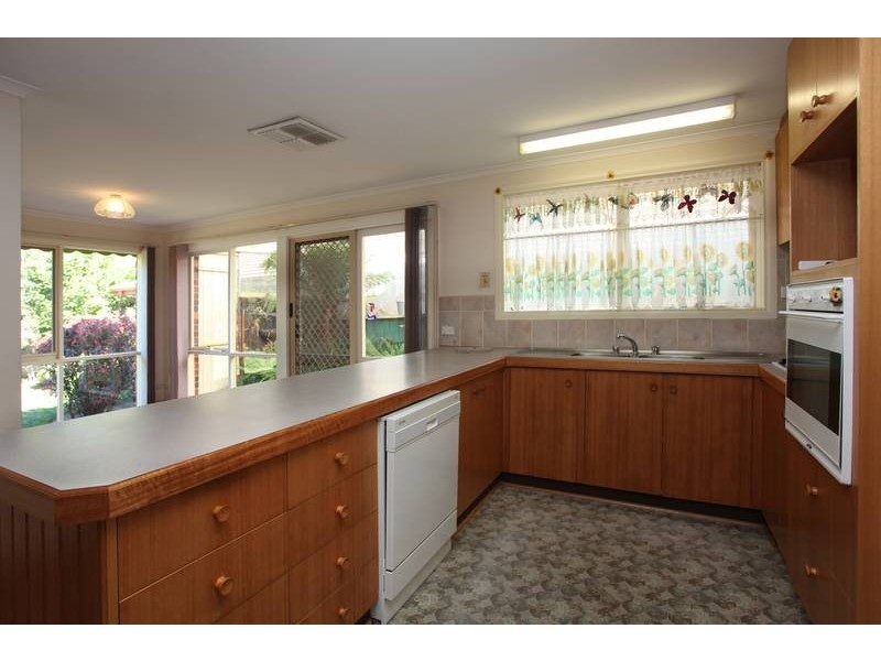 10 Nullica Court, Berwick VIC 3806