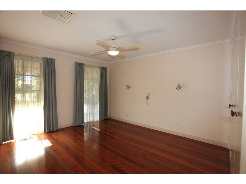 10 Nullica Court, Berwick VIC 3806