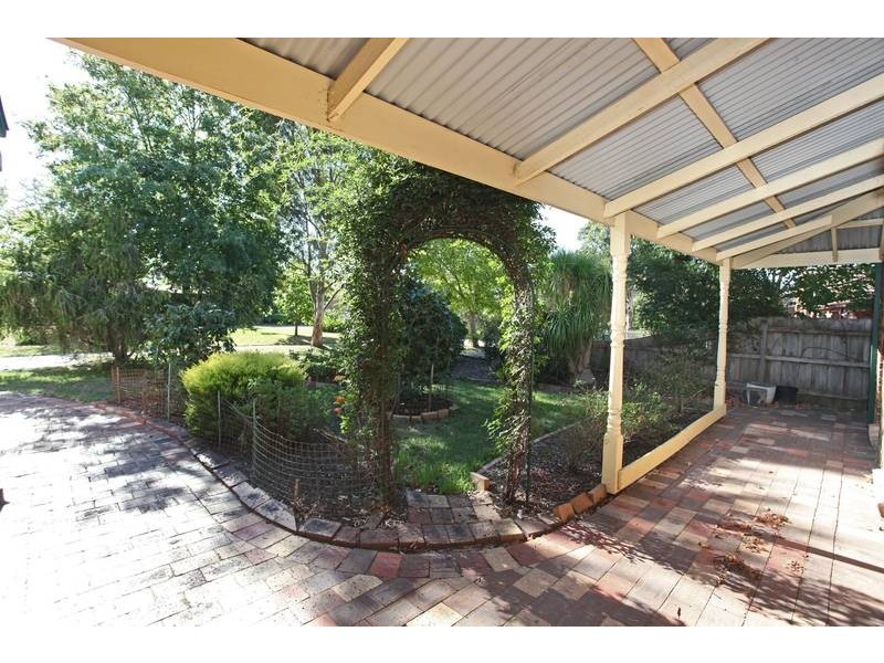 10 Nullica Court, Berwick VIC 3806