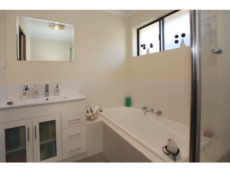 32 Tamarisk Road, Narre Warren VIC 3805