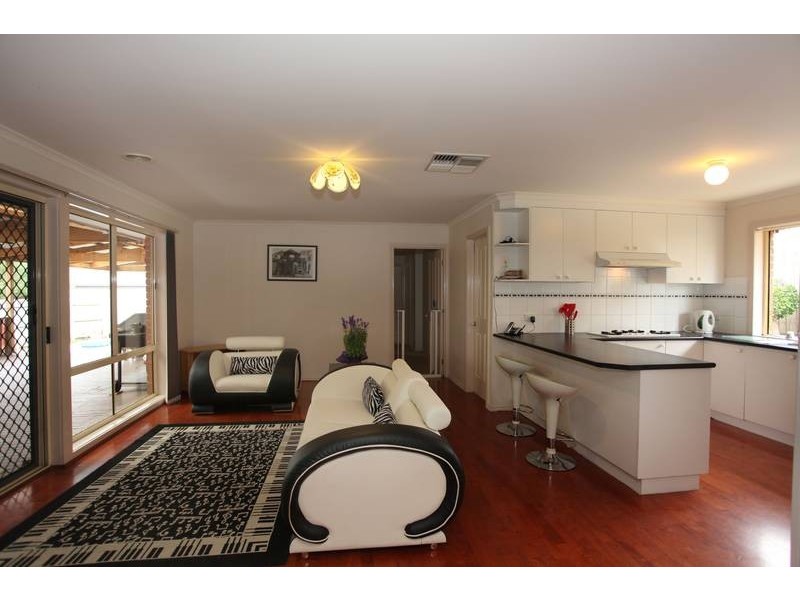 4 Mitchell Court, Berwick VIC 3806