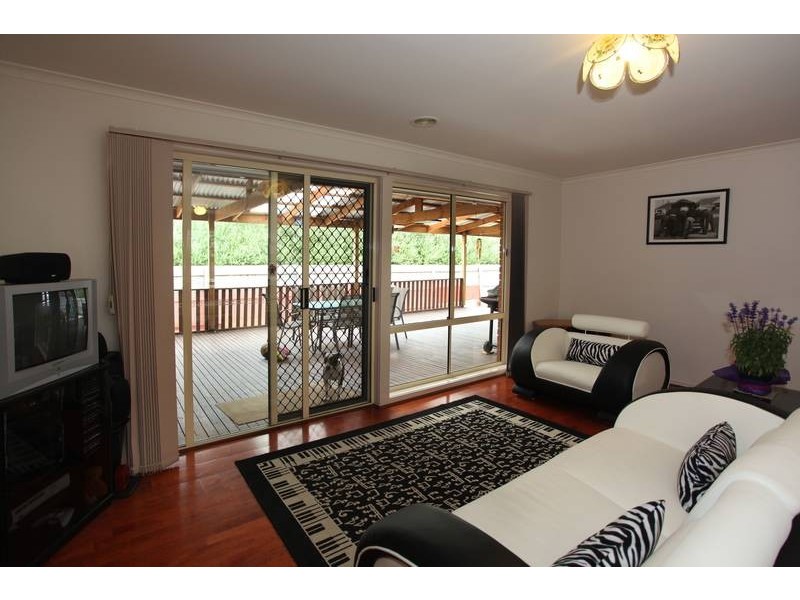 4 Mitchell Court, Berwick VIC 3806