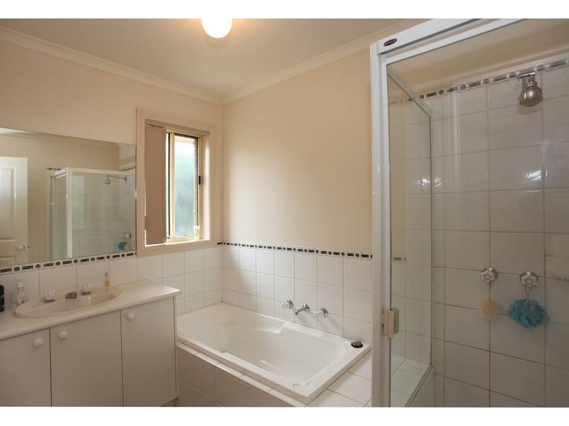 4 Mitchell Court, Berwick VIC 3806