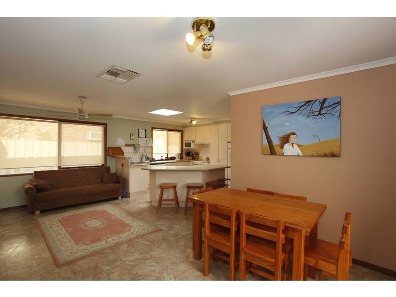 16 Ohio Crescent, Narre Warren VIC 3805