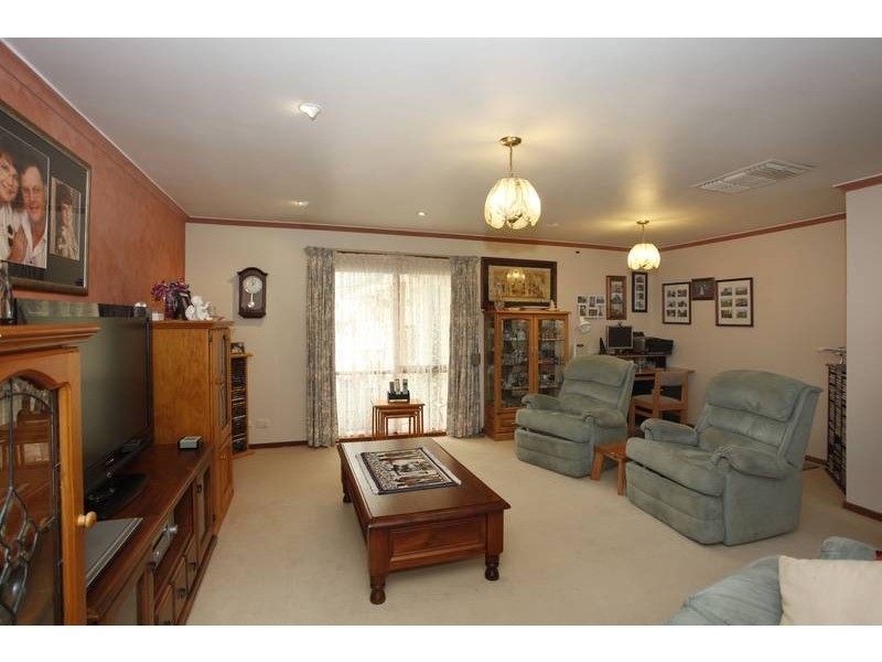 16 Ohio Crescent, Narre Warren VIC 3805