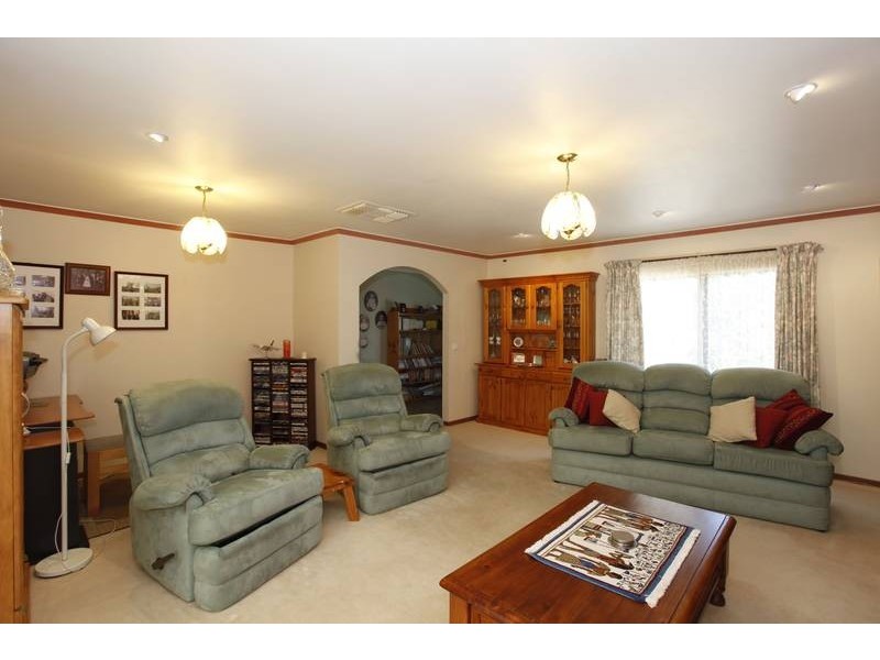 16 Ohio Crescent, Narre Warren VIC 3805