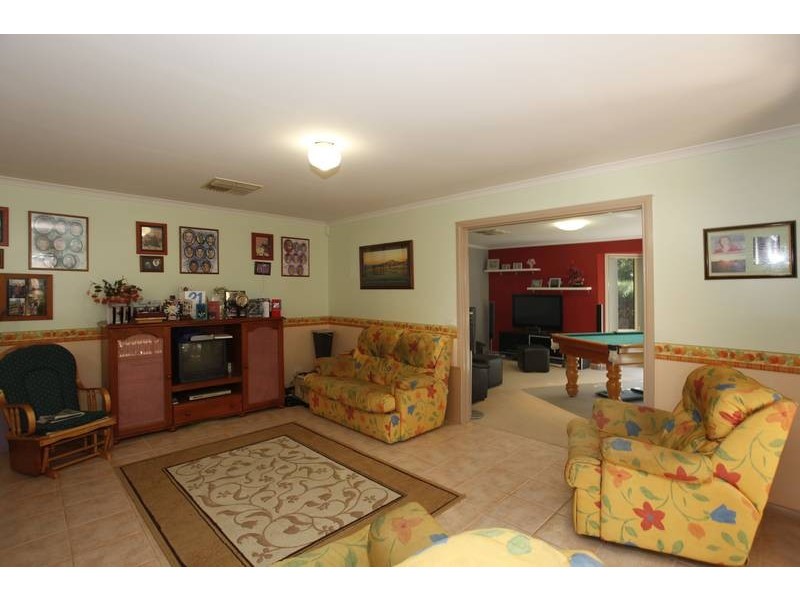 11 Milburn Court, Endeavour Hills VIC 3802