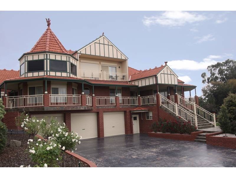 17 West Vista Place, Narre Warren North VIC 3804