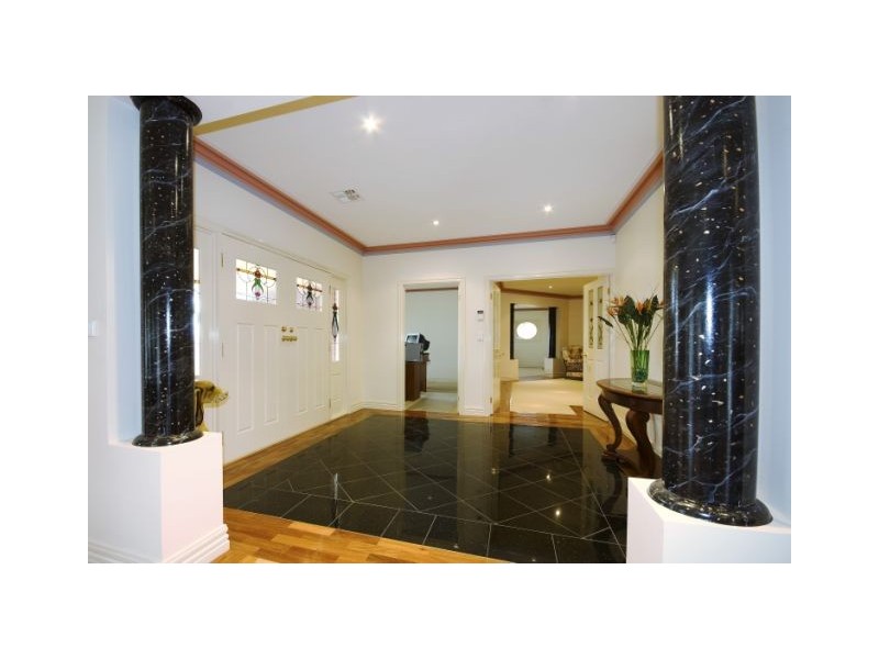 17 West Vista Place, Narre Warren North VIC 3804