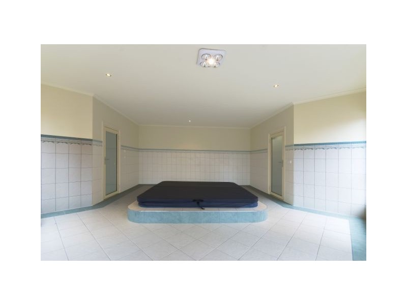 17 West Vista Place, Narre Warren North VIC 3804