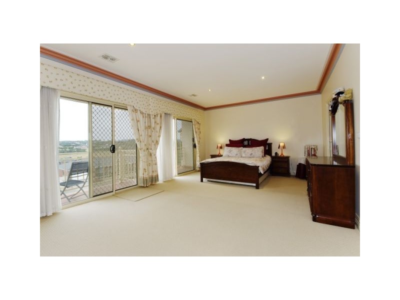 17 West Vista Place, Narre Warren North VIC 3804