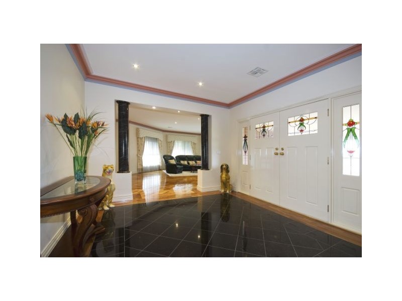 17 West Vista Place, Narre Warren North VIC 3804