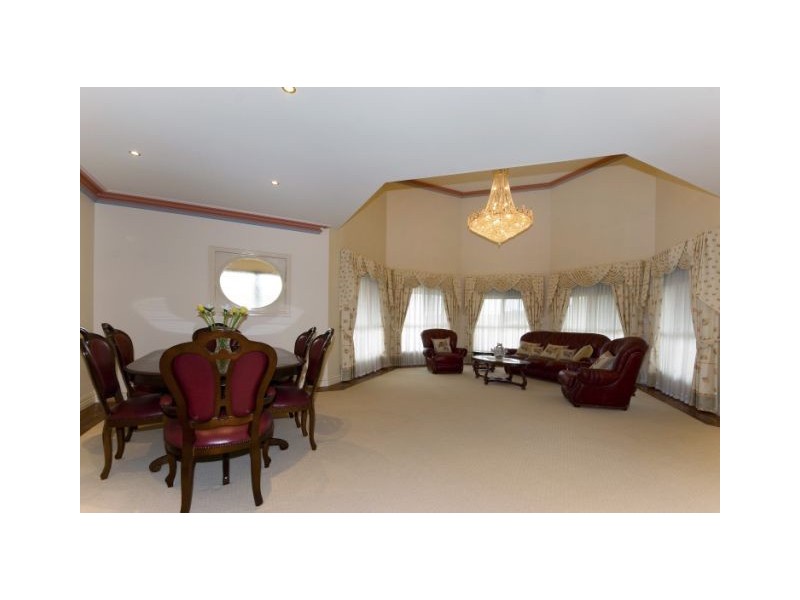 17 West Vista Place, Narre Warren North VIC 3804