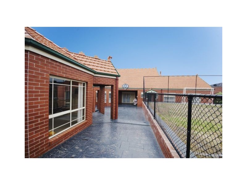 17 West Vista Place, Narre Warren North VIC 3804