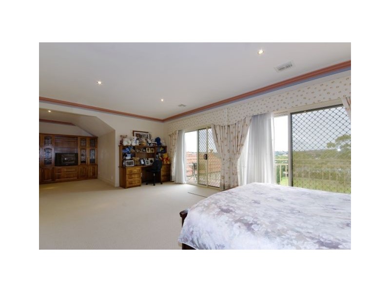 17 West Vista Place, Narre Warren North VIC 3804