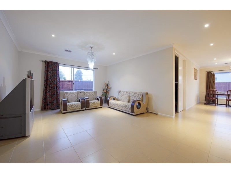 4 Kirrabilli Parade, Berwick VIC 3806