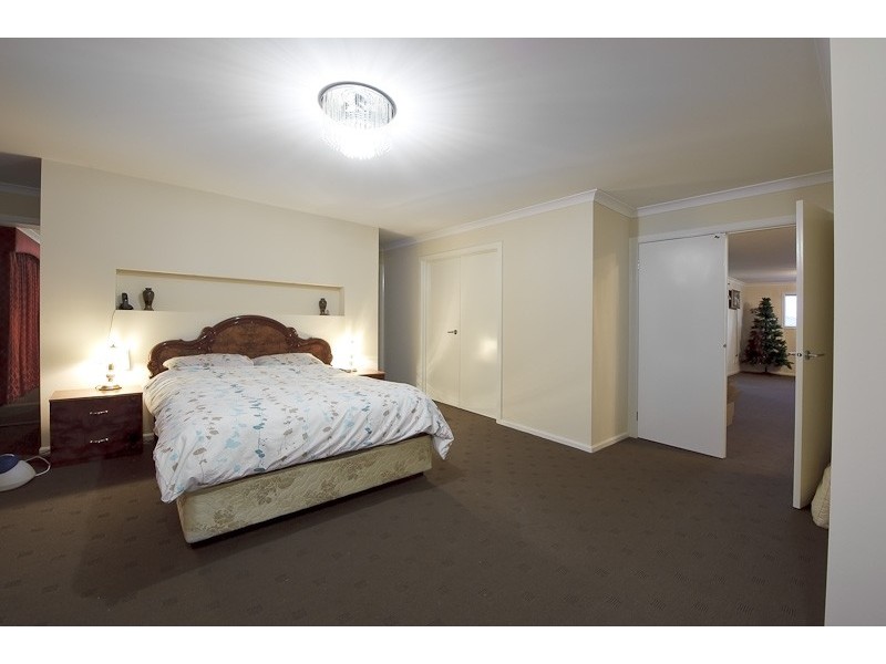 4 Kirrabilli Parade, Berwick VIC 3806