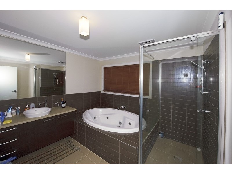 4 Kirrabilli Parade, Berwick VIC 3806