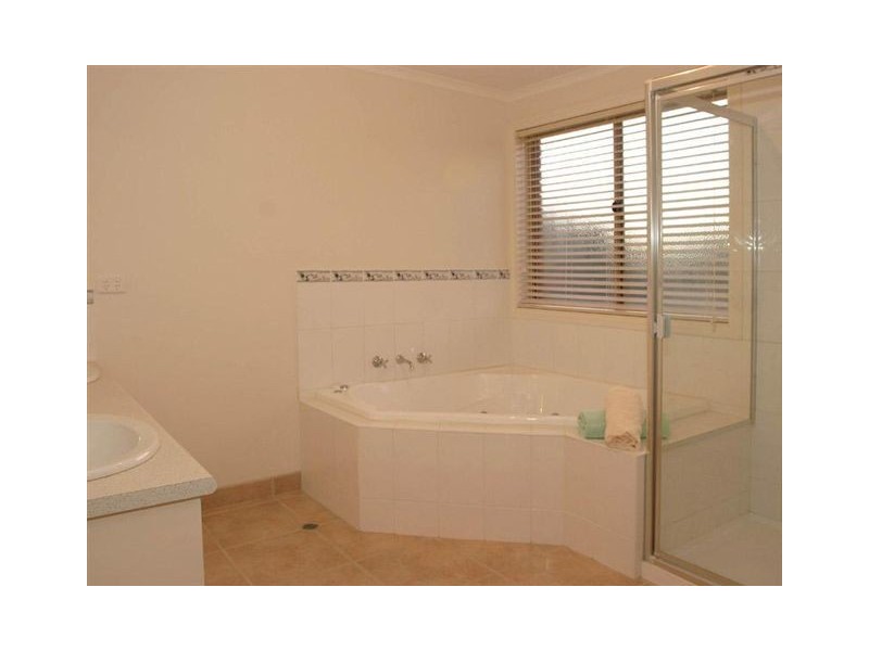 9 Rebecca Mac Court, Hallam VIC 3803