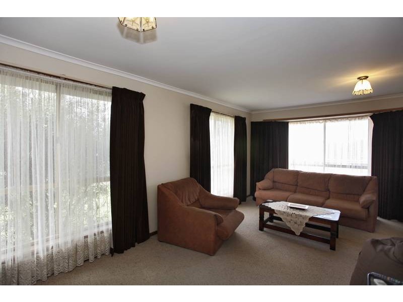 9 Hanna Drive, Endeavour Hills VIC 3802