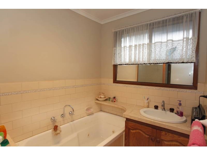 9 Hanna Drive, Endeavour Hills VIC 3802