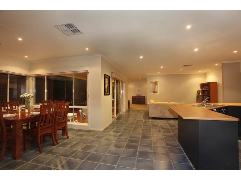 11 View Park Circuit, Narre Warren South VIC 3805